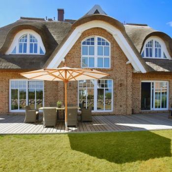 Aussenansicht und Sonnenterrasse