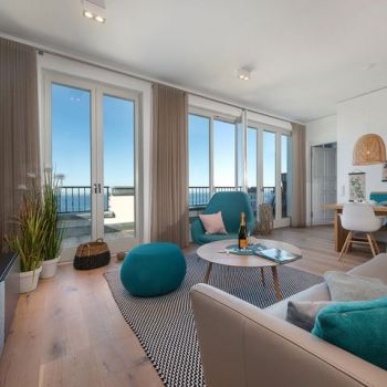 im-web.de/ Ostseeappartements Rügen Vermarktungs-GmbH & Co. KG Wohnbereich mit Meerblick
