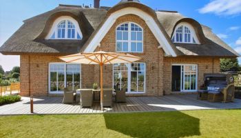 Aussenansicht und Sonnenterrasse